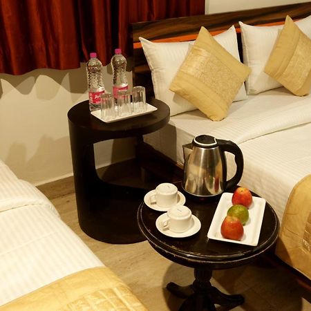 Hotel Airport Star Нью-Дели Экстерьер фото