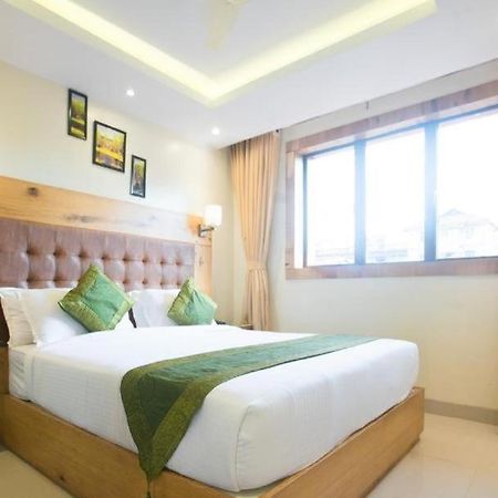 Hotel Airport Star Нью-Дели Экстерьер фото