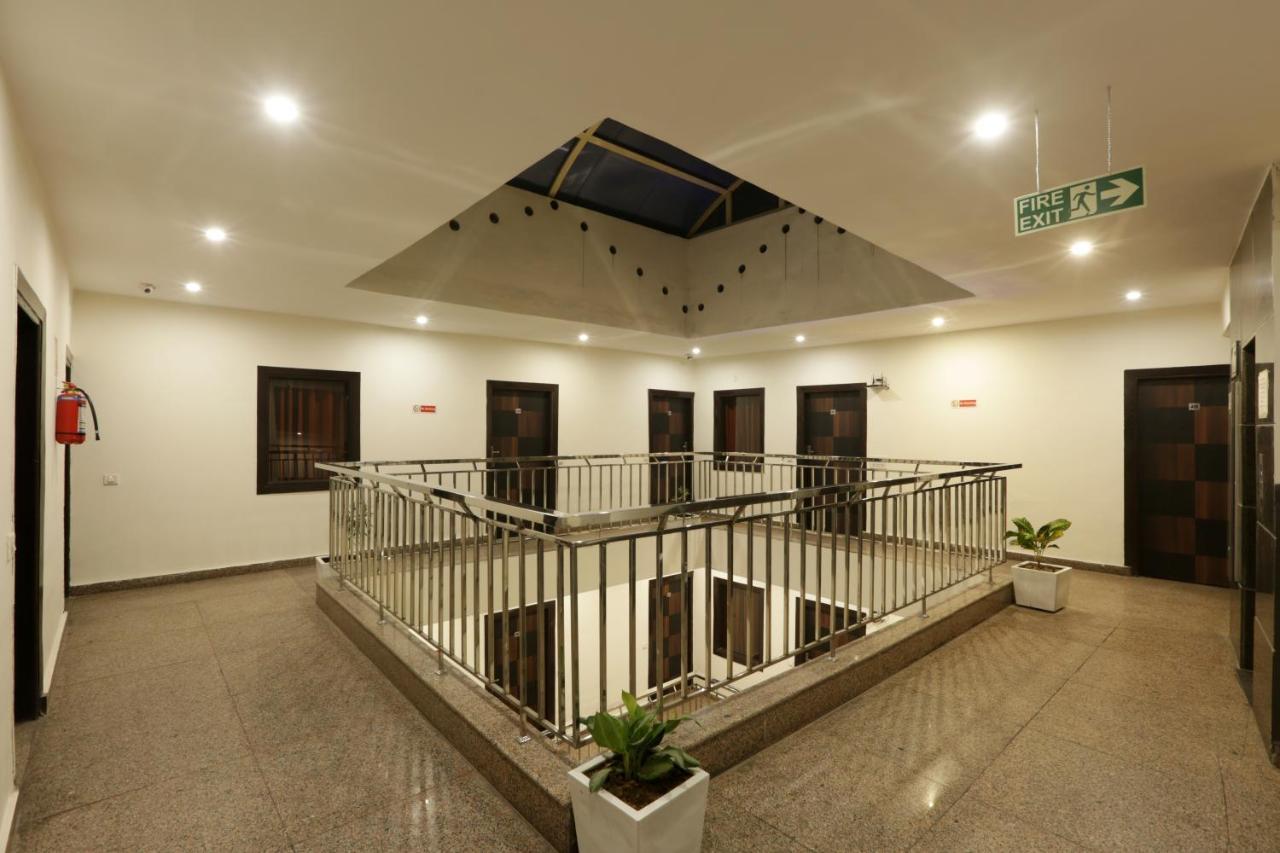 Hotel Airport Star Нью-Дели Экстерьер фото