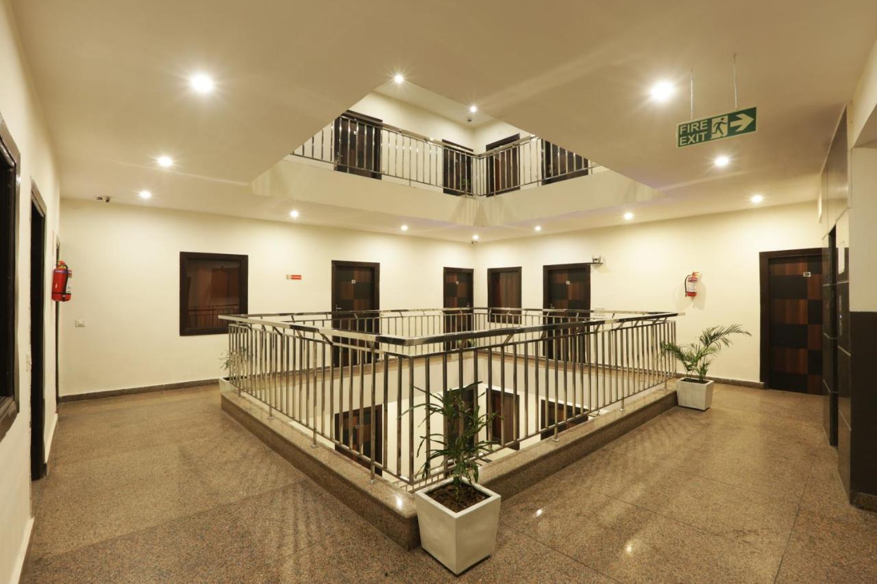 Hotel Airport Star Нью-Дели Экстерьер фото